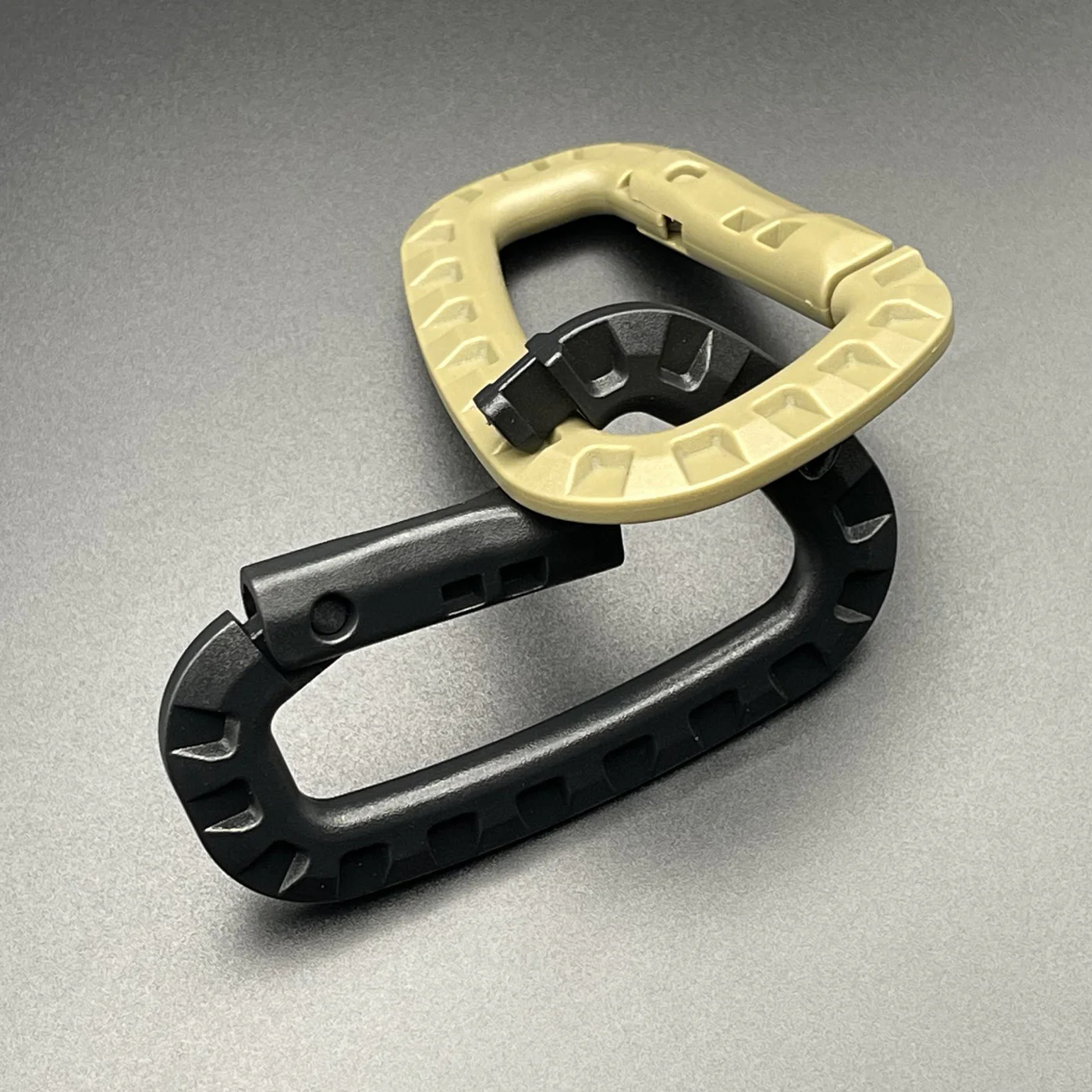 Tactical Carabiner: MOLLE Compatible Plastic Gear Clip - Image 10
